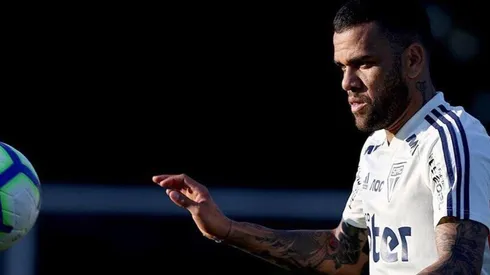 No era pura camiseta: Dani Alves entrena de 10 de cara a su debut en el Sao Paulo (Foto: Twitter Sao Paulo)