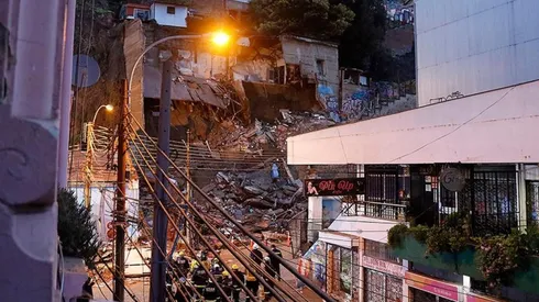 Cuatro víctimas se encuentran aún bajo los escombros.