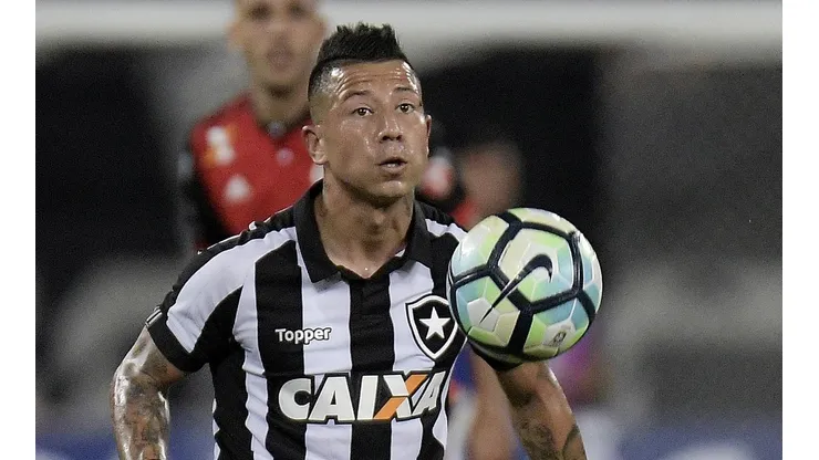 Leonardo Valencia en Botafoto. ¿Vendrá a Colo Colo?