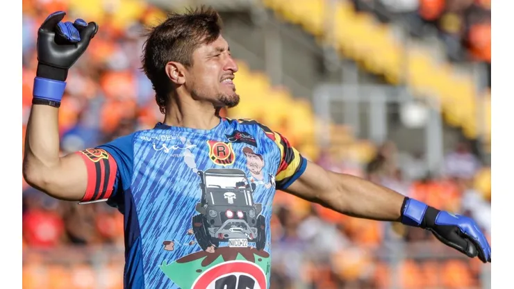 El furioso reclamo de Nicolás Peric a sus compañeros en goleada de San Felipe (Foto: Agencia Uno)