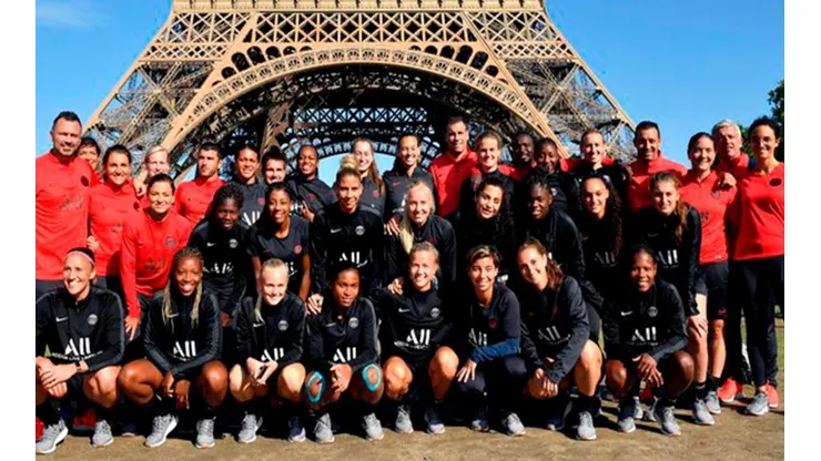El especial entrenamiento de Tiane Endler y el PSG: suben la Torre Eiffel corriendo por las escaleras (Foto: Twitter PSG Feminines)