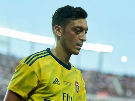 Mesut Ozil está borrado en el Arsenal al estar involucrado en guerra de pandillas
