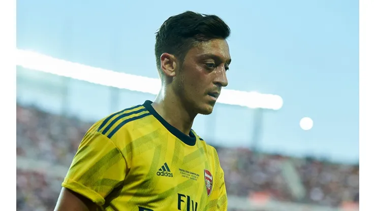 Ozil no estuvo presente en el primer juego de Premier League.