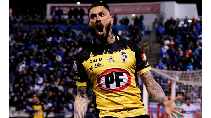 Mauricio Pinilla anotó en San Carlos y le dio el empate a su equipo.