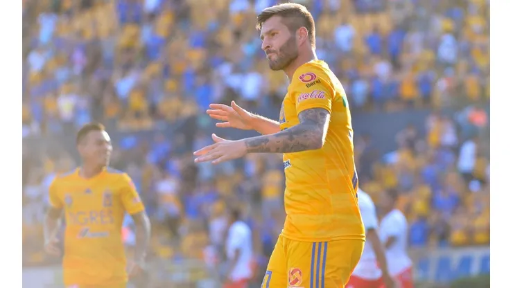Gignac y Vargas contra el Necaxa.