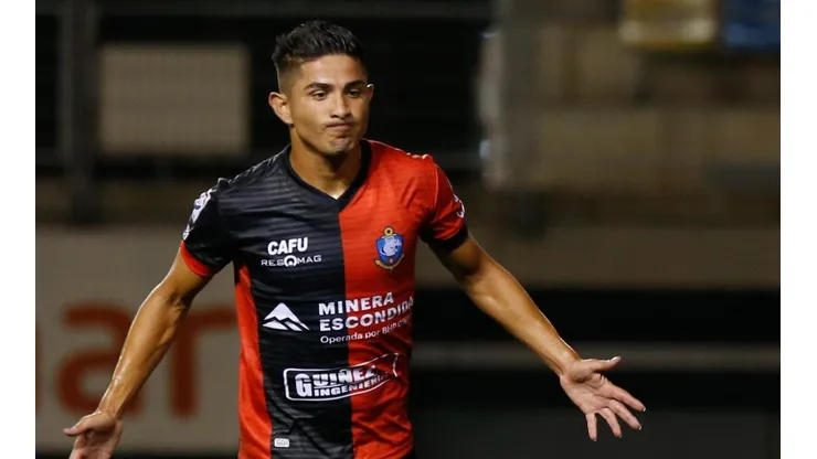 Felipe Flores no será titular este sábado ante Universidad de Chile