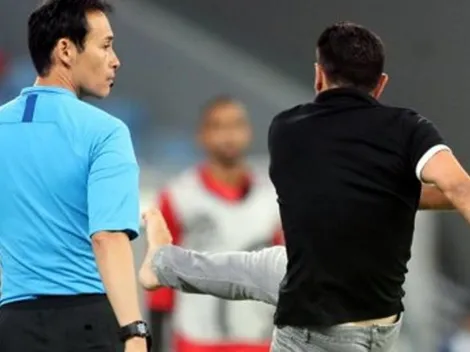 Xavi debuta como entrenador con pataleta y zapato perdido incluido