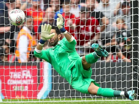Claudio Bravo recuerda sus episodios de atajapenales en la selección y Colo Colo: "Al final, es solo trabajo"
