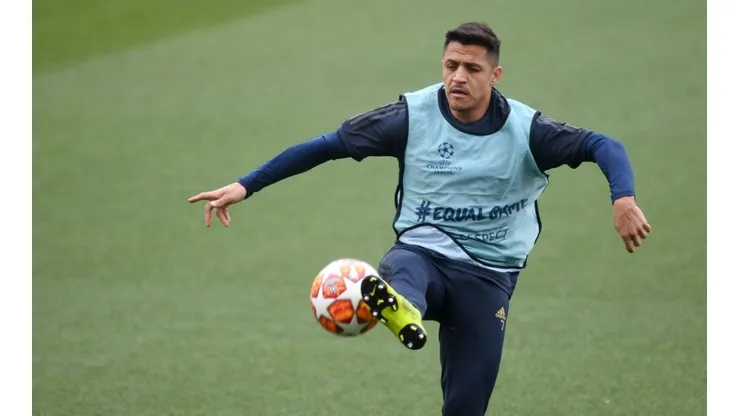 Alexis Sánchez reapareció con su fútbol por Manchester United