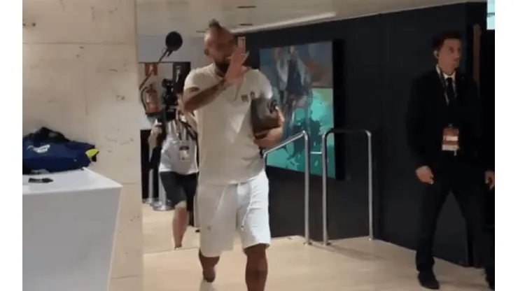 Vidal en su ingresó al Camp Nou esta tarde