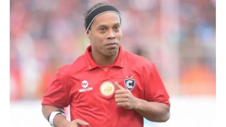 Equipo peruano quiere a Ronaldinho entre sus filas