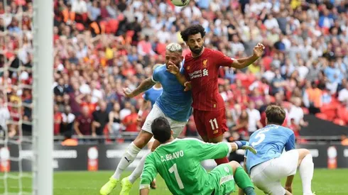 ¡Increíble salvada el Manchester City! Kyle Walker le quita el grito de gol a Mohamed Salah y saca el balón de la línea (Foto: Getty Images)