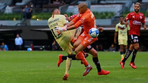 Nicolás Castillo sale lesionado en América