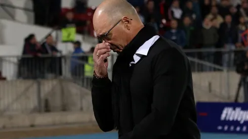 Arias se fue bajo una lluvia de pifias tras el empate contra Audax.