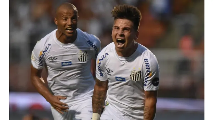 Soteldo se agranda: dice que la 10 del Santos le pesaría a Messi y Cristiano