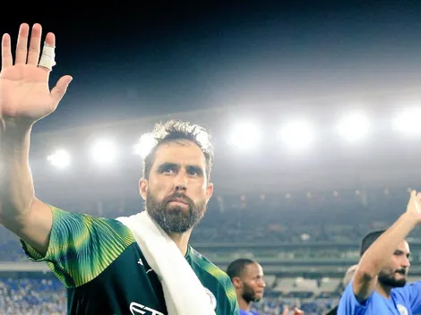 Claudio Bravo regala casas nuevas a afectados por el incendio en Santa Olga