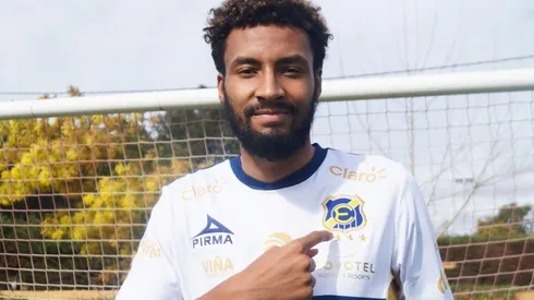 Lawrence Vigouroux se ilusiona con la Roja: "Quiero jugar en Chile para estar cerca de la selección" (Foto: Sitio web Everton)