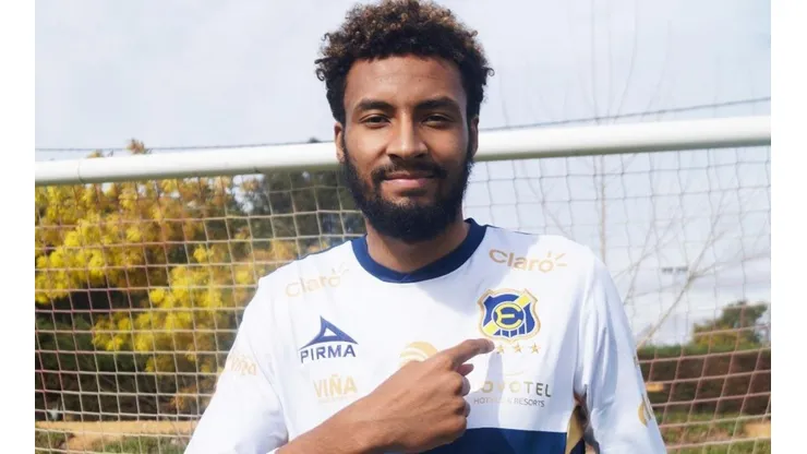 Lawrence Vigouroux se ilusiona con la Roja: "Quiero jugar en Chile para estar cerca de la selección" (Foto: Sitio web Everton)