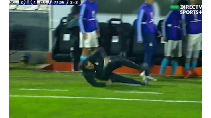 ¡Video Loco! Claudio Vivas protagoniza blooper al festejar gol de Sporting Cristal