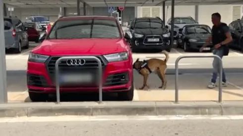 Amenaza de bomba en los autos de Lionel Messi y Luis Suárez pone en alerta a Barcelona (Foto: Antena 3)