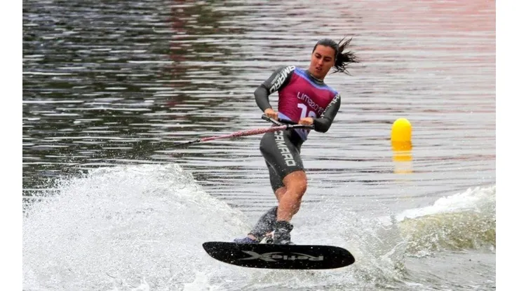 La chilena logró el bronce para Chile en el salto del esquí náutico.