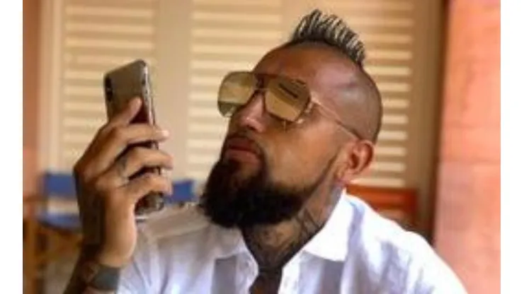 Arturo Vidal saca pica con su #modovacaciones