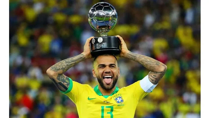 Se deja querer: clubes le ofrecen pega a Dani Alves hasta por redes sociales (Foto: Getty Images)