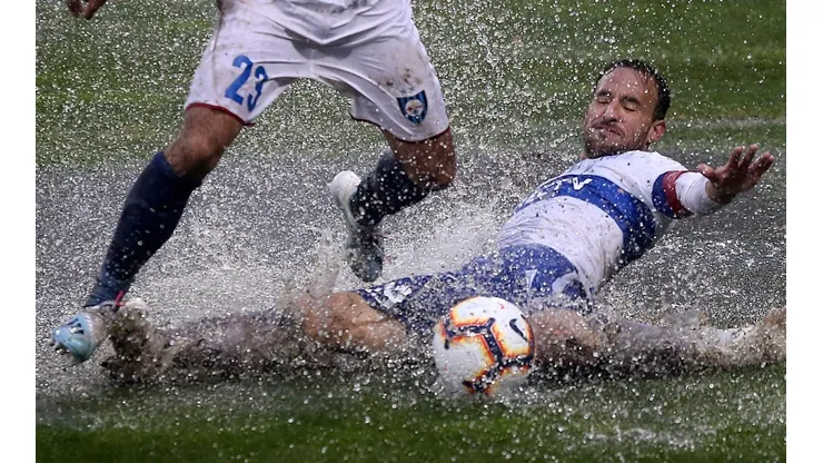 Fuenzalida se zambulle en la cancha de Las Higueras
