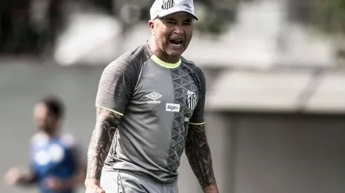 Sampaoli es líder absoluto pero queda suspendido