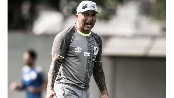 Sampaoli es líder absoluto pero queda suspendido