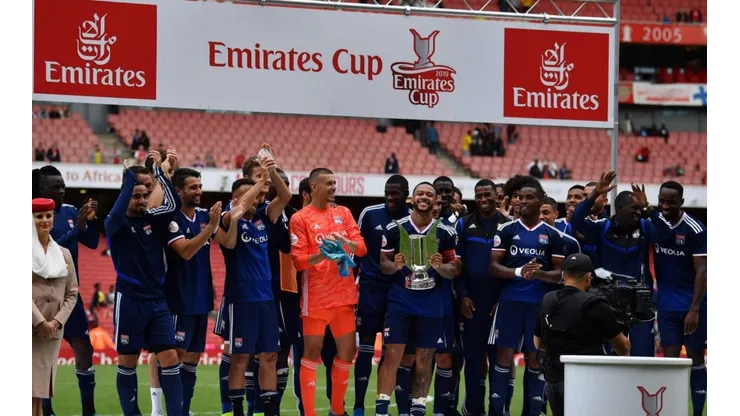 Invitado de piedra: Olympique de Lyon le gana al Arsenal y se queda con la Emirates Cup