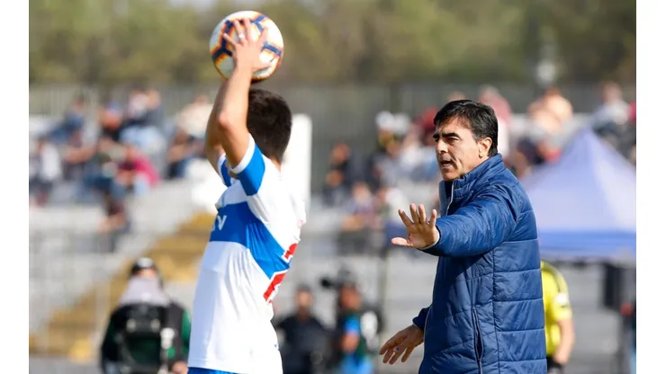 Gustavo Quinteros cierra la puerta a refuerzos para Universidad Católica (Foto: Agencia Uno)