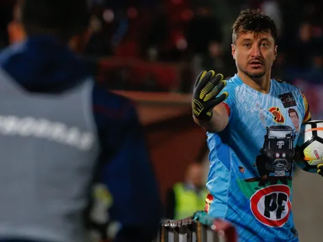 Nico Peric le ofrece combos a periodista en práctica de Rangers