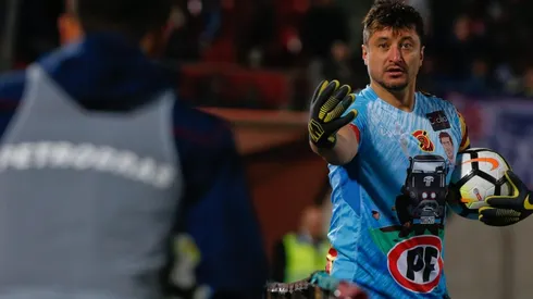 Nico Peric le ofrece combos a periodista en práctica de Rangers (Foto: Agencia Uno)