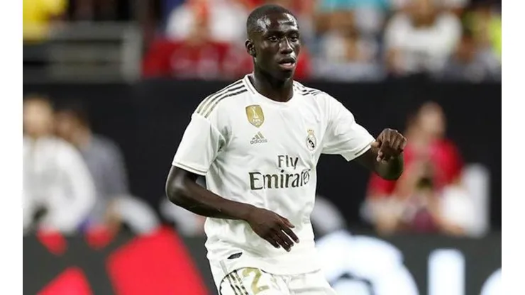 Mendy sufre lesión muscular