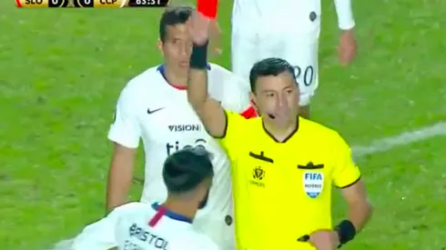 VAR de Tobar: chileno expulsa a jugador de Cerro Porteño en Libertadores