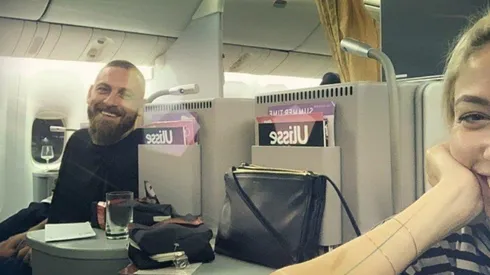 De Rossi ya vuela a Boca con su pareja.