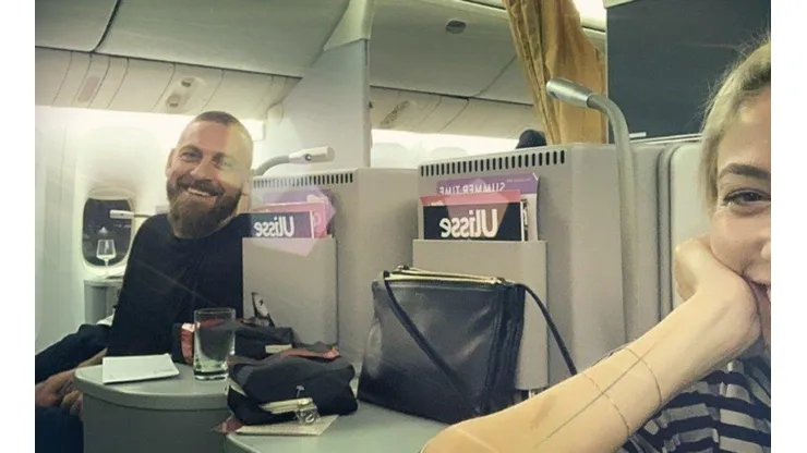 De Rossi ya vuela a Boca con su pareja.