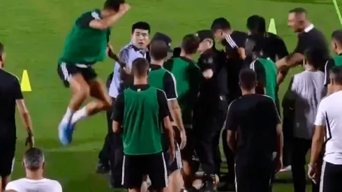 Cristiano se lanza contra un policía tras invasión de hincha en China