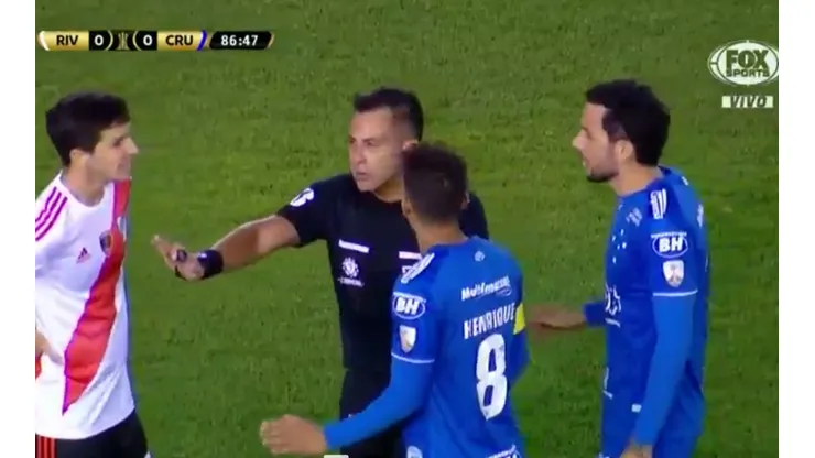 Julio Bascuñán retrasó el juego mientras se comprobaba que no hubo penal para River