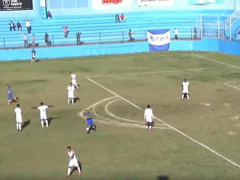 ¿Qué pasó? En Brasil disputan un partido con la peor medialuna del área