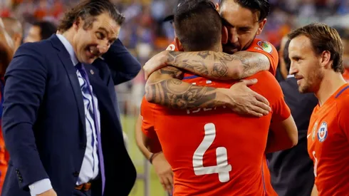 Pizzi entre los festejos de Chile.
