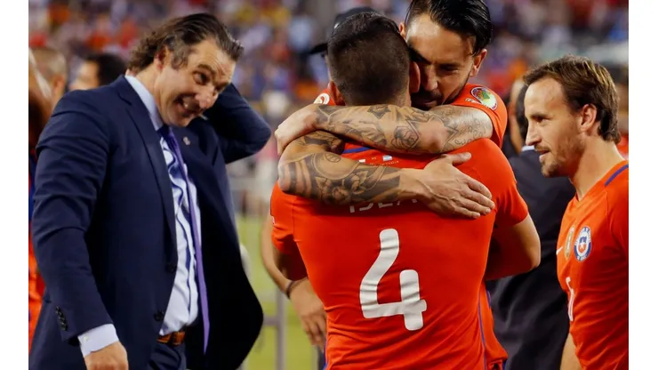 Pizzi entre los festejos de Chile.