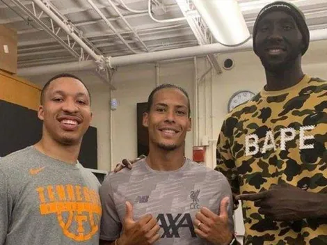 El gigante Tacko Fall visita a Liverpool y deja como un enano a Van Dijk