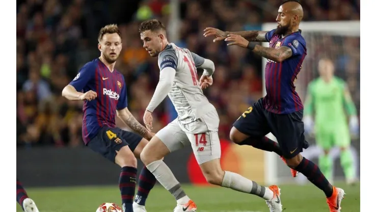 ¿Llegó el momento de Vidal? DT del Barça se abre a la salida de Rakitic del esquema (Foto: Getty Images)