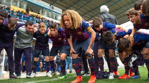 Xavi Simons deja Barcelona y parte al PSG