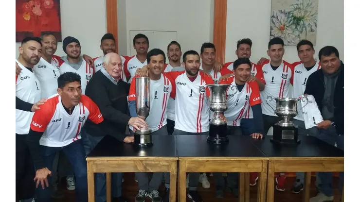 El plantel de Unión San Felipe multicampeón de 2009 se reunió para recordar aquella hazaña de volver a primera, y ganar la Copa Chile
