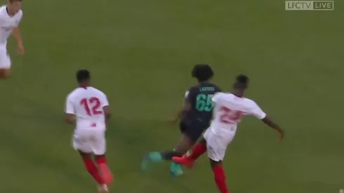 Todo pierna, nada balón