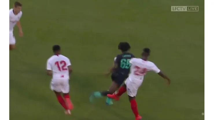 Todo pierna, nada balón