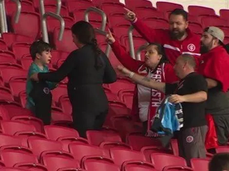 Hinchas de Inter le quitan la camiseta a niño de Gremio en el clásico